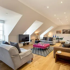 Apartment Altido Luxury 3Br Home At The Heart Of The City Centre