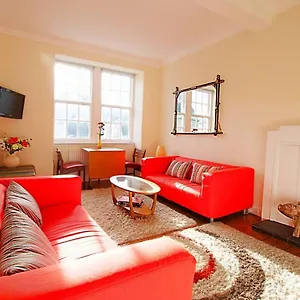 Apartment Joivy Bright Flat With Workspace In New Town